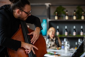 Alfonso Deidda  alto sax, flaute – Alessio Zoratto: double bass