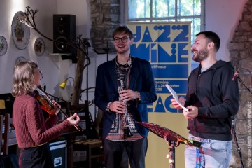 ANAiS DRAGO “Relevé” Anais Drago: violin, electronics - Federico Calcagno: clarinets - Max Trabucco: drums