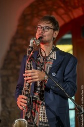 ANAiS DRAGO “Relevé” Anais Drago: violin, electronics - Federico Calcagno: clarinets - Max Trabucco: drums