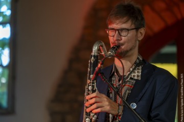 ANAiS DRAGO “Relevé” Anais Drago: violin, electronics - Federico Calcagno: clarinets - Max Trabucco: drums