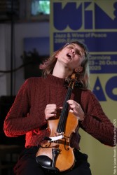 ANAiS DRAGO “Relevé” Anais Drago: violin, electronics - Federico Calcagno: clarinets - Max Trabucco: drums