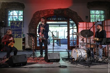 ANAiS DRAGO “Relevé” Anais Drago: violin, electronics - Federico Calcagno: clarinets - Max Trabucco: drums