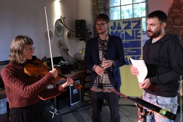 ANAiS DRAGO “Relevé” Anais Drago: violin, electronics - Federico Calcagno: clarinets - Max Trabucco: drums