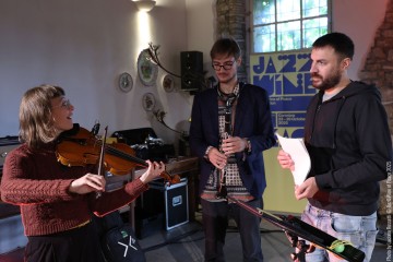 ANAiS DRAGO “Relevé” Anais Drago: violin, electronics - Federico Calcagno: clarinets - Max Trabucco: drums