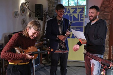 ANAiS DRAGO “Relevé” Anais Drago: violin, electronics - Federico Calcagno: clarinets - Max Trabucco: drums