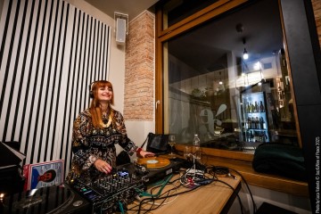 Angie Backtomono, DJ Set