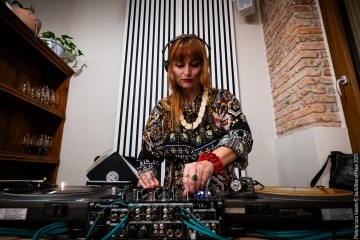 Angie Backtomono, DJ Set