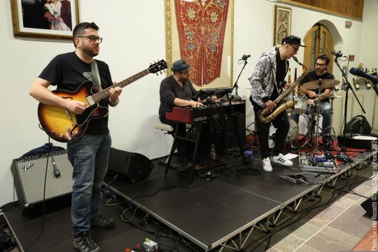 Alberto Gurrisi: hammond – Emiliano Vernizzi: sax – Michele Bianchi: guitar – Michele Morari: drums