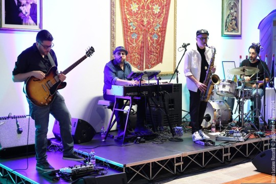 Alberto Gurrisi: hammond – Emiliano Vernizzi: sax – Michele Bianchi: guitar – Michele Morari: drums