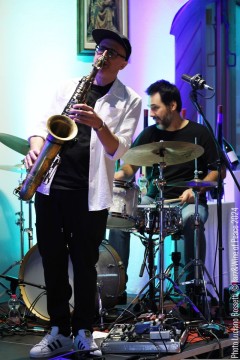 Alberto Gurrisi: hammond – Emiliano Vernizzi: sax – Michele Bianchi: guitar – Michele Morari: drums