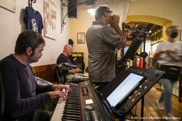 Cormons, 21/10/2021 - Osteria ristorantino In Taberna - Jazz&Wine of Peace 2021 - Bluesiana - Gianni Massarutto: armoniche - Keivan Djafarizad: tastiere, chitarra - Maurizio Moschini: basso - Massimo Del Rio: batteria - Foto Luca A. d'Agostino/Phocus Agency © 2021