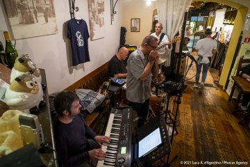 Cormons, 21/10/2021 - Osteria ristorantino In Taberna - Jazz&Wine of Peace 2021 - Bluesiana - Gianni Massarutto: armoniche - Keivan Djafarizad: tastiere, chitarra - Maurizio Moschini: basso - Massimo Del Rio: batteria - Foto Luca A. d'Agostino/Phocus Agency © 2021