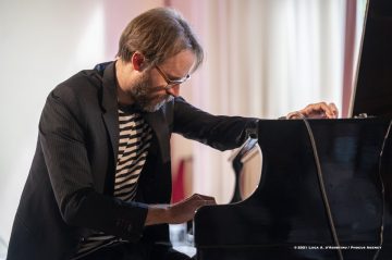 Lucinico, 25-10-2021 - JAZZ&WINE OF PEACE 2021 - Circolo Culturale  Controtempo  - Villa Attems Cernozza de Postcastro - DAVID HELBOCK, SEBASTIAN STUDNITZKY, ARNE JANSEN “THE NEW COOL” - David Helbock: piano, electronics;
Sebastian Studnitzky: trumpet, electronics;
Arne Jansen: guitar, electronics - Foto © 2021 Luca d’Agostino / Phocus Agency