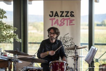 Mariano del Friuli, 23-10-2021 - JAZZ&WINE OF PEACE 2021 - Circolo Culturale  Controtempo - Jazz&Taste - Eduardo Contizanetti “Urbantango” - Eduardo Contizanetti:guitar; Alessandro Scolz:keyboards; Pietro Sponton:drums  - Foto © 2021 Luca Valenta / Phocus Agency