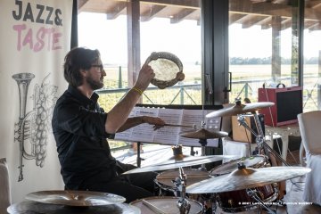 Mariano del Friuli, 23-10-2021 - JAZZ&WINE OF PEACE 2021 - Circolo Culturale  Controtempo - Jazz&Taste - Eduardo Contizanetti “Urbantango” - Eduardo Contizanetti:guitar; Alessandro Scolz:keyboards; Pietro Sponton:drums  - Foto © 2021 Luca Valenta / Phocus Agency