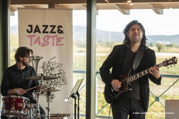 Mariano del Friuli, 23-10-2021 - JAZZ&WINE OF PEACE 2021 - Circolo Culturale  Controtempo - Jazz&Taste - Eduardo Contizanetti “Urbantango” - Eduardo Contizanetti:guitar; Alessandro Scolz:keyboards; Pietro Sponton:drums  - Foto © 2021 Luca Valenta / Phocus Agency