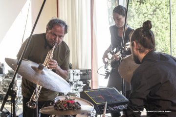 Lucinico, 23-10-2021 - JAZZ&WINE OF PEACE 2021 - Circolo Culturale  Controtempo - Villa Attems Cernozza de Postcastro - ENZO FAVATA “The Crossing” - Enzo Favata: soprano sax, bass clarine, flute, samplers, keyboards, live electronics - Pasquale Mirra: vibraphone, marimba midi; Rosa Brunello: electric bass; Marco Frattini: drums, pads  - Foto © 2021 Luciano Rossetti / Phocus Agency