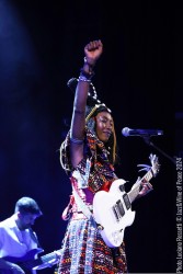 Fatoumata Diawara, voce - Juan Finger, bass - Jurandir Santana, guitar - Fernando Tejero, keys - Willy Ombe, drums
