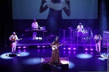 Fatoumata Diawara, voce - Juan Finger, bass - Jurandir Santana, guitar - Fernando Tejero, keys - Willy Ombe, drums