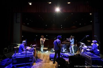 Sacile, 22/05/2021 - Controtempo - Teatro Zancanaro - Il Volo del Jazz - GIANLUCA PETRELLA “Cosmic Renaissance” - Gianluca Petrella: trombone, laptop, moog, effetti - Mirco Rubegni: tromba - Blake Franchetto: basso - Federico Scettri: batteria, laptop25 - Simone Padovani: percussioni - Foto Luca A. d’Agostino / Phocus Agency © 2021