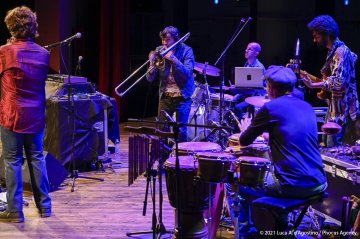 Sacile, 22/05/2021 - Controtempo - Teatro Zancanaro - Il Volo del Jazz - GIANLUCA PETRELLA “Cosmic Renaissance” - Gianluca Petrella: trombone, laptop, moog, effetti - Mirco Rubegni: tromba - Blake Franchetto: basso - Federico Scettri: batteria, laptop25 - Simone Padovani: percussioni - Foto Luca A. d’Agostino / Phocus Agency © 2021