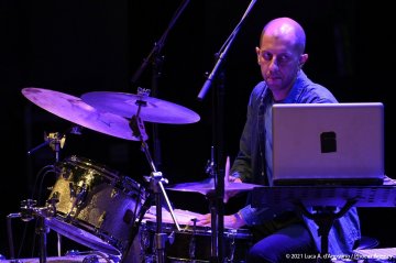 Sacile, 22/05/2021 - Controtempo - Teatro Zancanaro - Il Volo del Jazz - GIANLUCA PETRELLA “Cosmic Renaissance” - Gianluca Petrella: trombone, laptop, moog, effetti - Mirco Rubegni: tromba - Blake Franchetto: basso - Federico Scettri: batteria, laptop25 - Simone Padovani: percussioni - Foto Luca A. d’Agostino / Phocus Agency © 2021