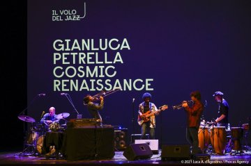 Sacile, 22/05/2021 - Controtempo - Teatro Zancanaro - Il Volo del Jazz - GIANLUCA PETRELLA “Cosmic Renaissance” - Gianluca Petrella: trombone, laptop, moog, effetti - Mirco Rubegni: tromba - Blake Franchetto: basso - Federico Scettri: batteria, laptop25 - Simone Padovani: percussioni - Foto Luca A. d’Agostino / Phocus Agency © 2021