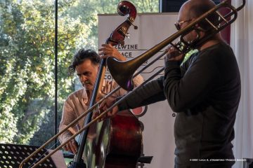 Lucinico, 24-10-2021 - JAZZ&WINE OF PEACE 2021 - Circolo Culturale  Controtempo  - Villa Attems Cernozza de Postcastro - HUMAIR, BLASER, KÄNZIG “HELVETICUS” - Daniel Humair: drums;
Samuel Blaser: trombone;
Heiri Känzig: double bass - Foto © 2021 Luca d’Agostino / Phocus Agency