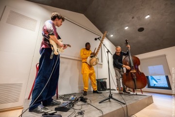 Jali Babou Saho voice, kora - Luca Zennaro guitar - Simone Serafini double bass