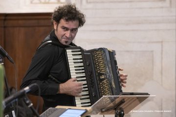 J&W22_GirottoAbbracciante