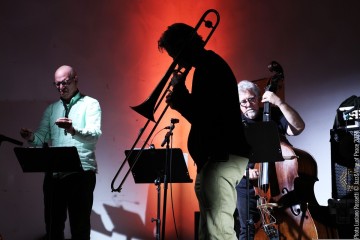 Joe Hertenstein drums - Ray Anderson   trombone - Michael Moore: alto sax, clarinet - Michael Formanek  bass