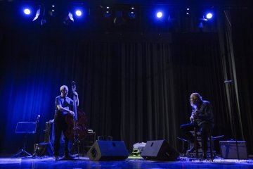 Gorizia, 23-10-2021 - JAZZ&WINE OF PEACE 2021 - Circolo Culturale  Controtempo - Teatro Comunale Giuseppe Verdi - JOHN SCOFIELD & DAVE HOLLAND DUO - John Scofield: guitar;
Dave Holland: double bass - Foto © 2021 Luciano Rossetti / Phocus Agency