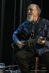 Gorizia, 23-10-2021 - JAZZ&WINE OF PEACE 2021 - Circolo Culturale  Controtempo - Teatro Comunale Giuseppe Verdi - JOHN SCOFIELD & DAVE HOLLAND DUO - John Scofield: guitar;
Dave Holland: double bass - Foto © 2021 Luca d’Agostino / Phocus Agency