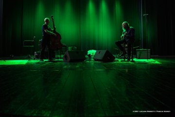Gorizia, 23-10-2021 - JAZZ&WINE OF PEACE 2021 - Circolo Culturale  Controtempo - Teatro Comunale Giuseppe Verdi - JOHN SCOFIELD & DAVE HOLLAND DUO - John Scofield: guitar;
Dave Holland: double bass - Foto © 2021 Luciano Rossetti / Phocus Agency