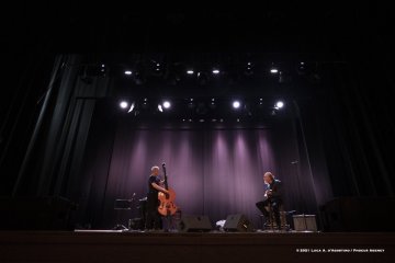 Gorizia, 23-10-2021 - JAZZ&WINE OF PEACE 2021 - Circolo Culturale  Controtempo - Teatro Comunale Giuseppe Verdi - JOHN SCOFIELD & DAVE HOLLAND DUO - John Scofield: guitar;
Dave Holland: double bass - Foto © 2021 Luca d’Agostino / Phocus Agency