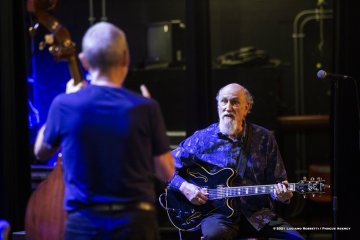 Gorizia, 23-10-2021 - JAZZ&WINE OF PEACE 2021 - Circolo Culturale  Controtempo - Teatro Comunale Giuseppe Verdi - JOHN SCOFIELD & DAVE HOLLAND DUO - John Scofield: guitar;
Dave Holland: double bass - Foto © 2021 Luciano Rossetti / Phocus Agency