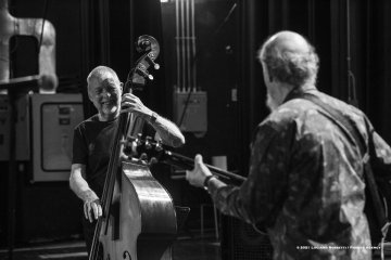 Gorizia, 23-10-2021 - JAZZ&WINE OF PEACE 2021 - Circolo Culturale  Controtempo - Teatro Comunale Giuseppe Verdi - JOHN SCOFIELD & DAVE HOLLAND DUO - John Scofield: guitar;
Dave Holland: double bass - Foto © 2021 Luciano Rossetti / Phocus Agency