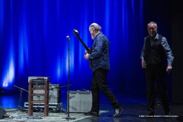 Gorizia, 23-10-2021 - JAZZ&WINE OF PEACE 2021 - Circolo Culturale  Controtempo - Teatro Comunale Giuseppe Verdi - JOHN SCOFIELD & DAVE HOLLAND DUO - John Scofield: guitar;
Dave Holland: double bass - Foto © 2021 Luciano Rossetti / Phocus Agency