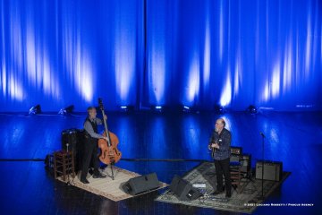 Gorizia, 23-10-2021 - JAZZ&WINE OF PEACE 2021 - Circolo Culturale  Controtempo - Teatro Comunale Giuseppe Verdi - JOHN SCOFIELD & DAVE HOLLAND DUO - John Scofield: guitar;
Dave Holland: double bass - Foto © 2021 Luciano Rossetti / Phocus Agency