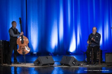 Gorizia, 23-10-2021 - JAZZ&WINE OF PEACE 2021 - Circolo Culturale  Controtempo - Teatro Comunale Giuseppe Verdi - JOHN SCOFIELD & DAVE HOLLAND DUO - John Scofield: guitar;
Dave Holland: double bass - Foto © 2021 Luca d’Agostino / Phocus Agency