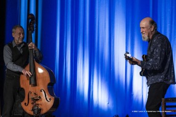 Gorizia, 23-10-2021 - JAZZ&WINE OF PEACE 2021 - Circolo Culturale  Controtempo - Teatro Comunale Giuseppe Verdi - JOHN SCOFIELD & DAVE HOLLAND DUO - John Scofield: guitar;
Dave Holland: double bass - Foto © 2021 Luca d’Agostino / Phocus Agency