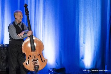 Gorizia, 23-10-2021 - JAZZ&WINE OF PEACE 2021 - Circolo Culturale  Controtempo - Teatro Comunale Giuseppe Verdi - JOHN SCOFIELD & DAVE HOLLAND DUO - John Scofield: guitar;
Dave Holland: double bass - Foto © 2021 Luca d’Agostino / Phocus Agency