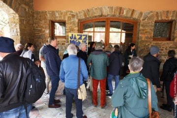 Louise Knobil: bass, voice - Chloé Marsigny: bass clarinet, effects - Vincent Andreae: drums