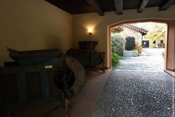 Louise Knobil: bass, voice - Chloé Marsigny: bass clarinet, effects - Vincent Andreae: drums