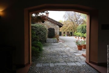 Louise Knobil: bass, voice - Chloé Marsigny: bass clarinet, effects - Vincent Andreae: drums