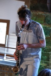 Louise Knobil: bass, voice - Chloé Marsigny: bass clarinet, effects - Vincent Andreae: drums