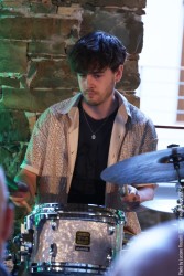 Louise Knobil: bass, voice - Chloé Marsigny: bass clarinet, effects - Vincent Andreae: drums