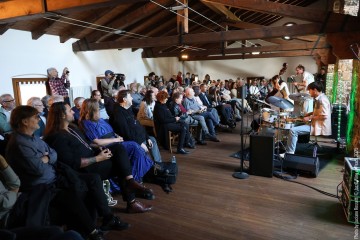 Louise Knobil: bass, voice - Chloé Marsigny: bass clarinet, effects - Vincent Andreae: drums