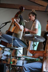 Louise Knobil: bass, voice - Chloé Marsigny: bass clarinet, effects - Vincent Andreae: drums