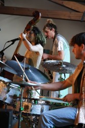 Louise Knobil: bass, voice - Chloé Marsigny: bass clarinet, effects - Vincent Andreae: drums